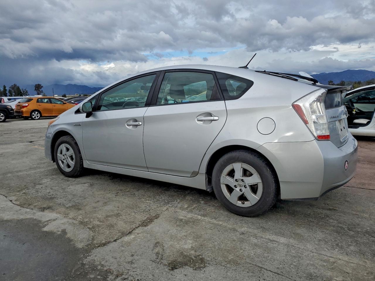 2011 Toyota Prius - Фото 2