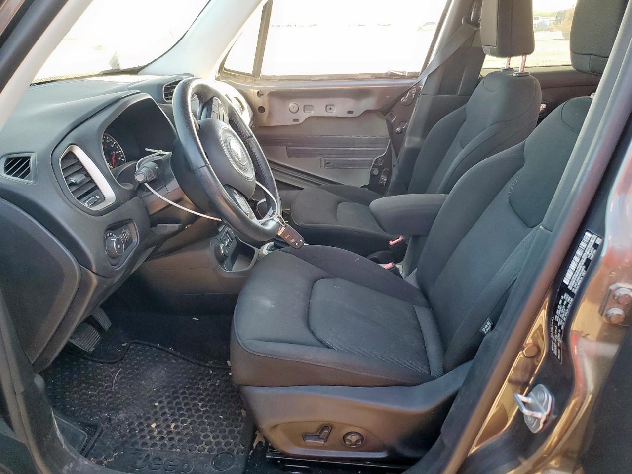 2017 Jeep Renegade Latitude - Image 7