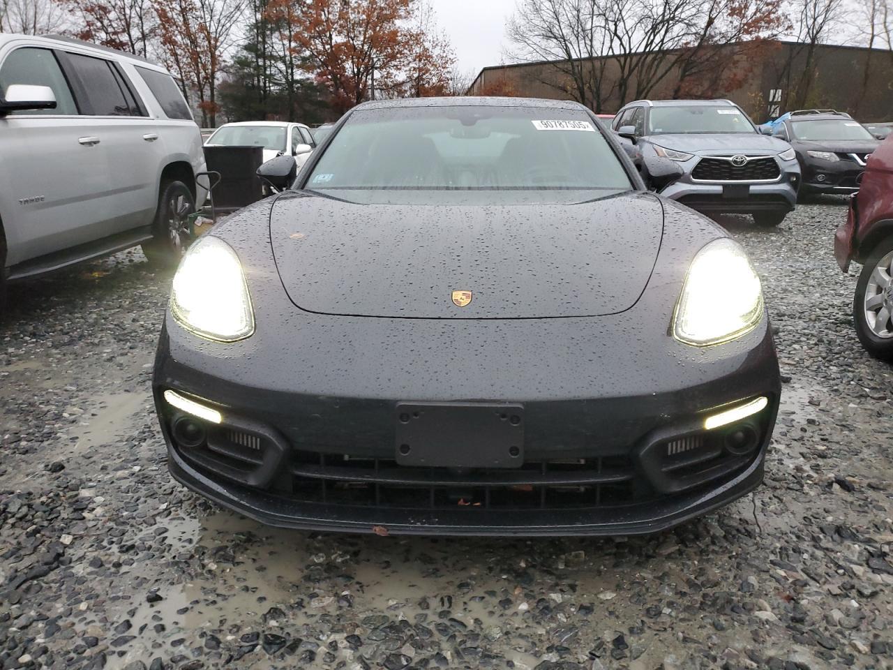 2023 Porsche Panamera Base - Image 5