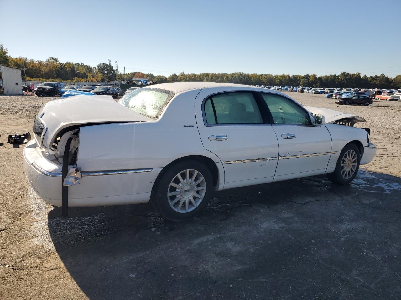 2006 Lincoln Town Car Signature - Image 3