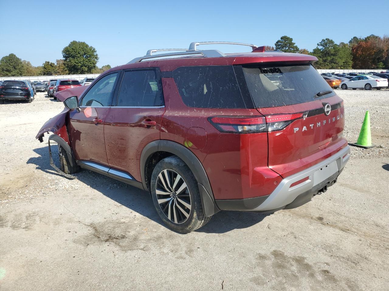 2025 Nissan Pathfinder Platinum - Image 2