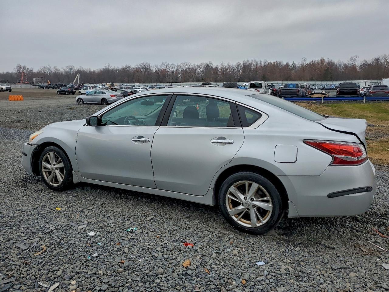 2014 Nissan Altima 2.5 Sv - Image 2