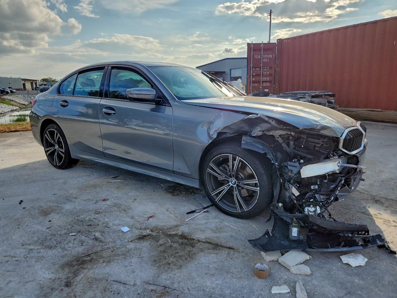 2023 BMW 330I - Фото 4