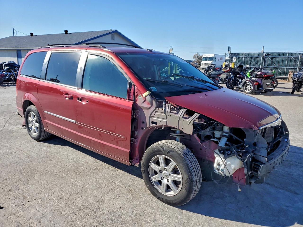 2010 Chrysler Town & Country Touring Plus - Фото 4