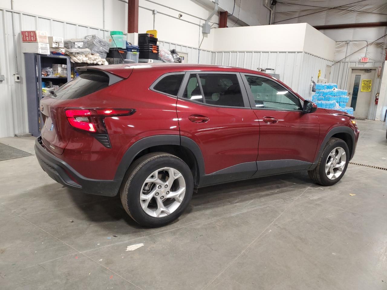 2024 Chevrolet Trax Ls - Фото 3