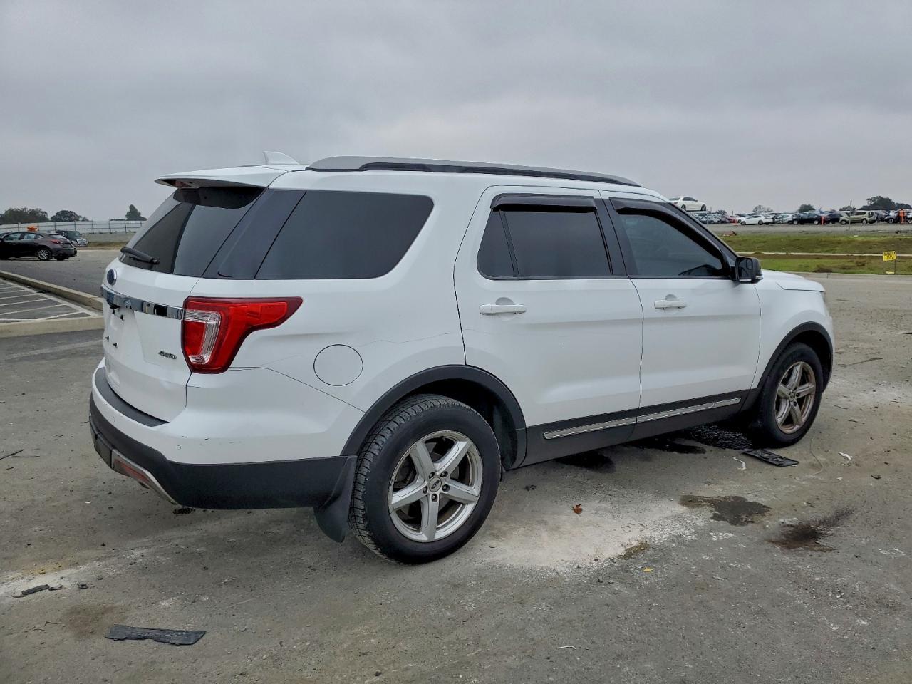 2016 Ford Explorer Xlt - Image 3