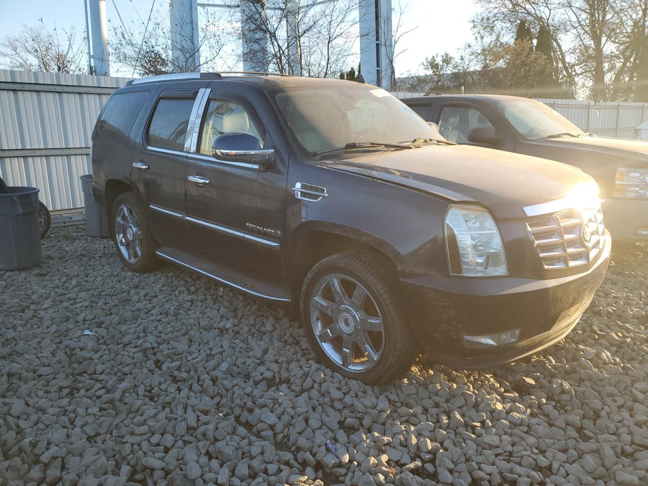 2008 Cadillac Escalade Luxury - Image 4