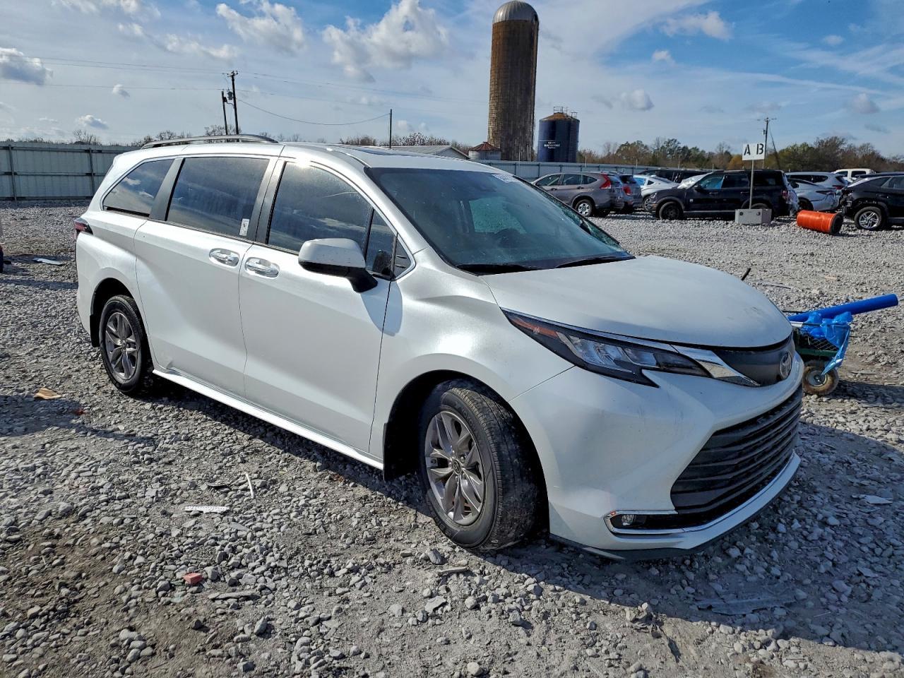 2022 Toyota Sienna Xle - Фото 4