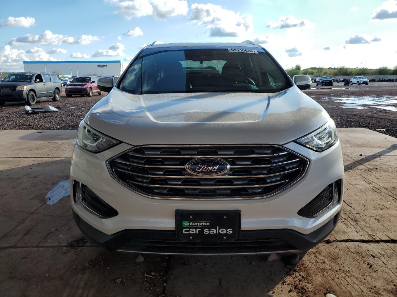 2019 Ford Edge Titanium - Image 5
