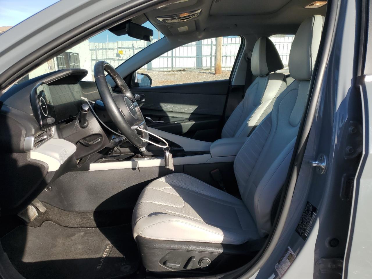 2022 Hyundai Elantra Limited - Image 7