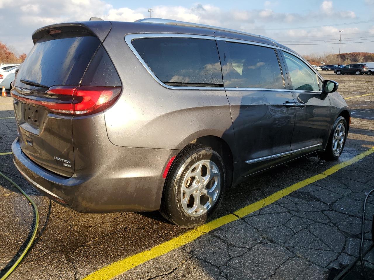 2021 Chrysler Pacifica Limited - Фото 3