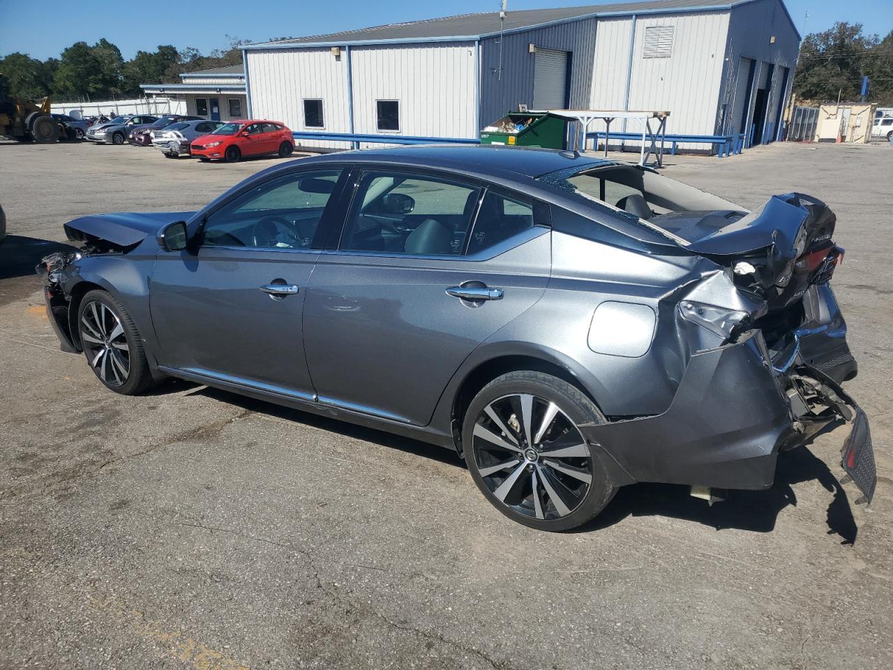 2020 Nissan Altima Platinum - Фото 2