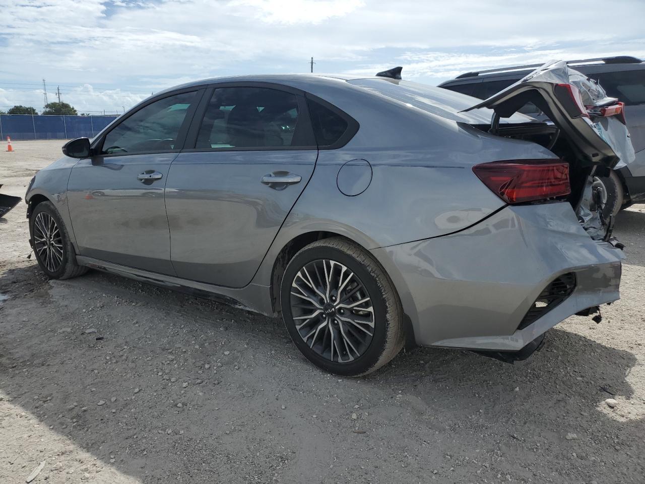 2024 Kia Forte Gt Line - Фото 2