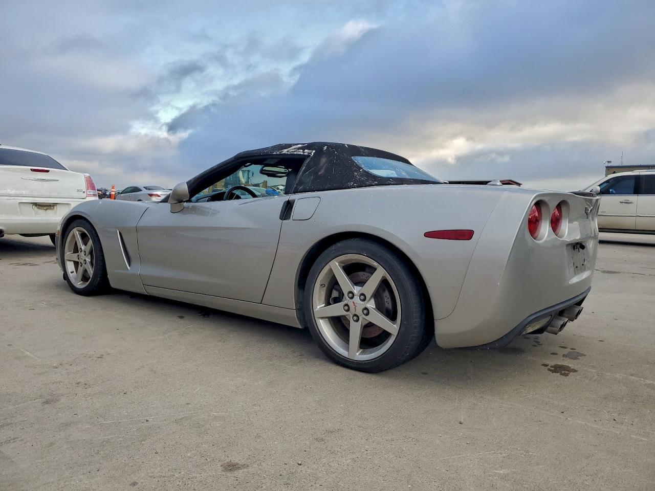 2005 Chevrolet Corvette - Фото 2