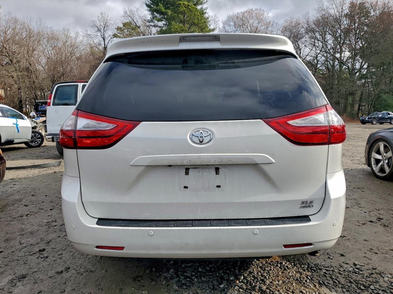 2017 Toyota Sienna Xle 7-Passenger - Image 6