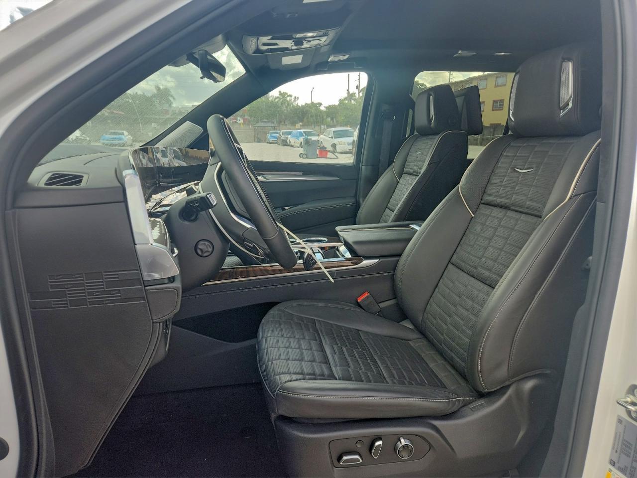 2025 Cadillac Escalade Sport Platinum - Image 7