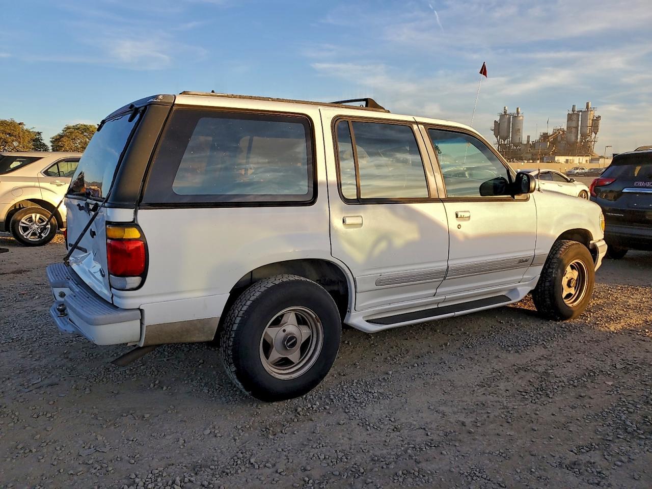 1995 Ford Explorer - Image 3