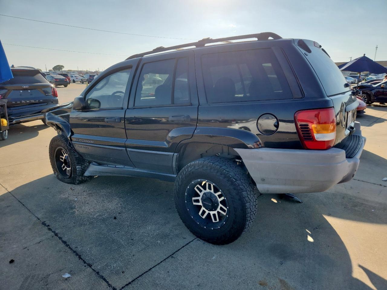 2004 Jeep Grand Cherokee Laredo - Image 2