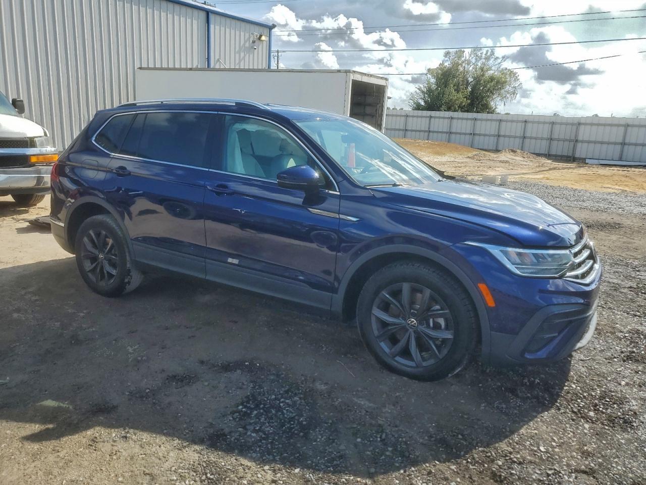 2024 Volkswagen Tiguan - Image 4