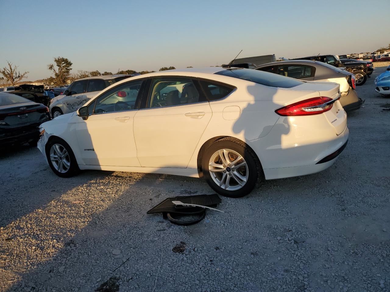 2018 Ford Fusion Se Hybrid - Image 2