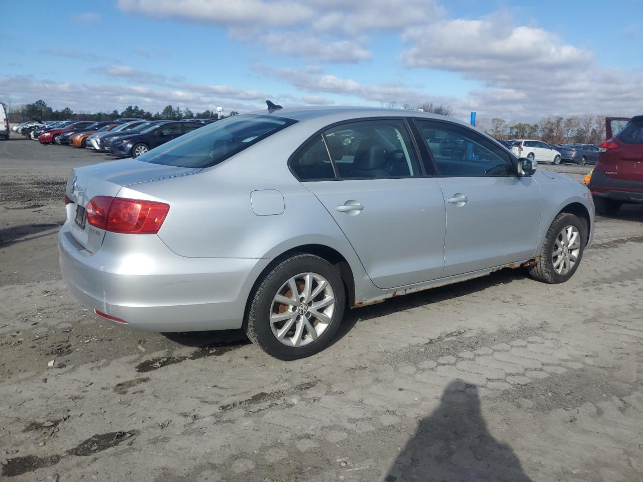 2011 Volkswagen Jetta - Image 3