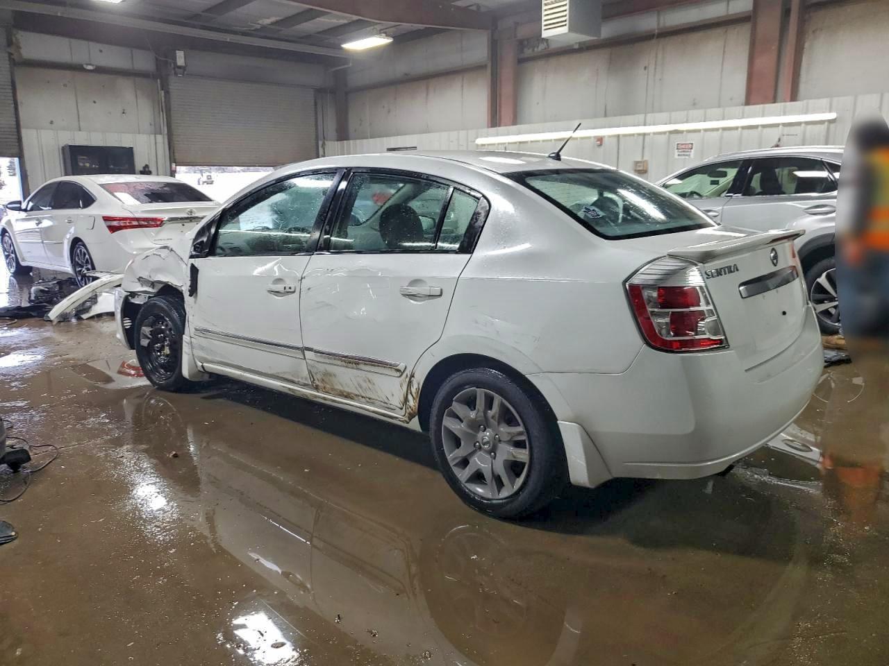 2011 Nissan Sentra 2.0 - Фото 2