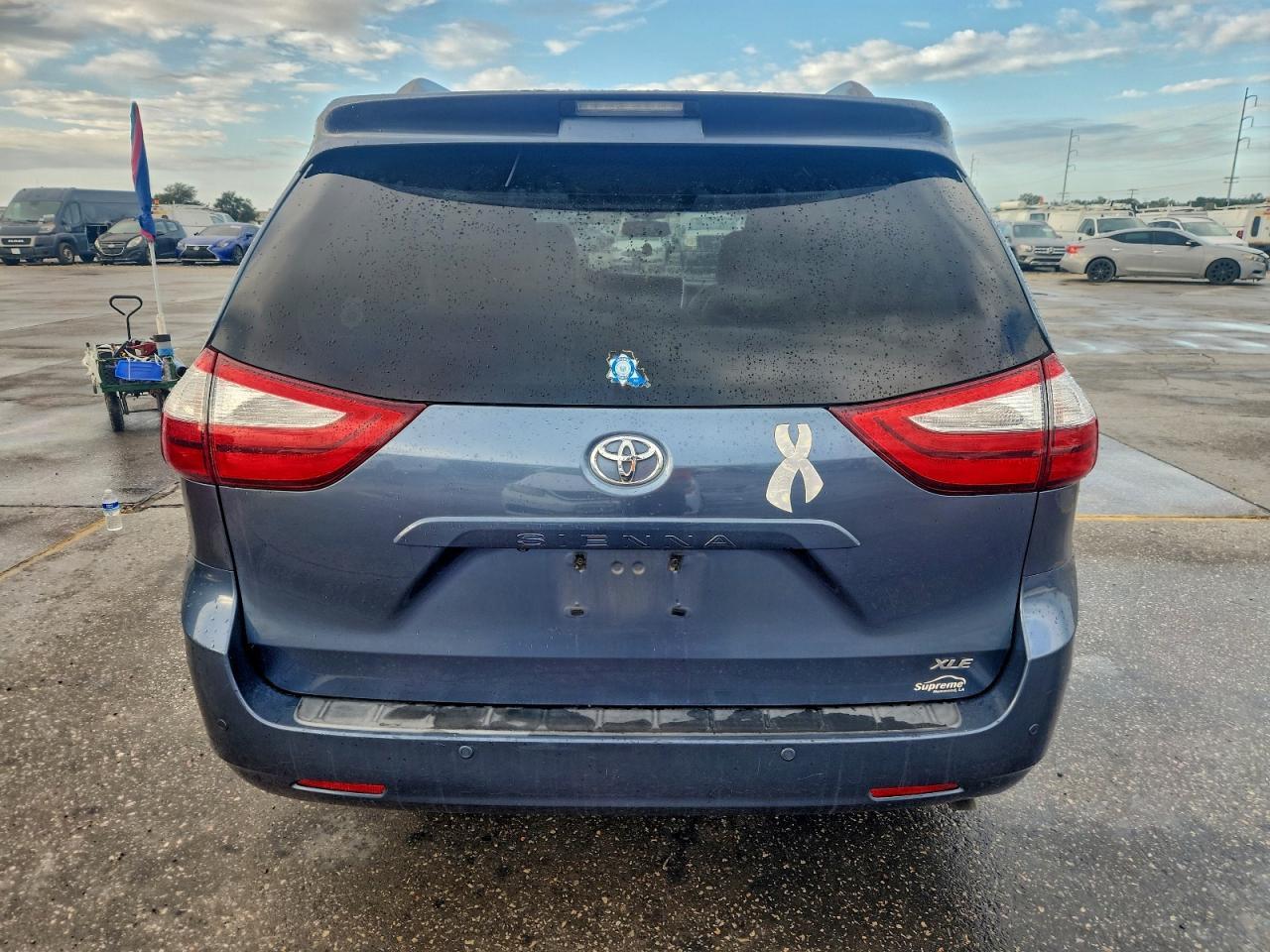 2015 Toyota Sienna - Image 6