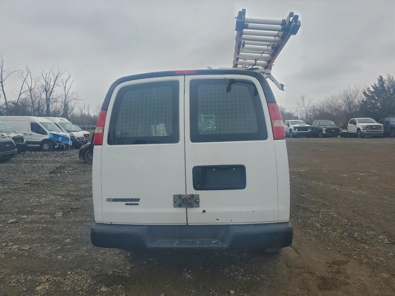 2016 Chevrolet Express G2500 Utility / Service Van - Фото 6