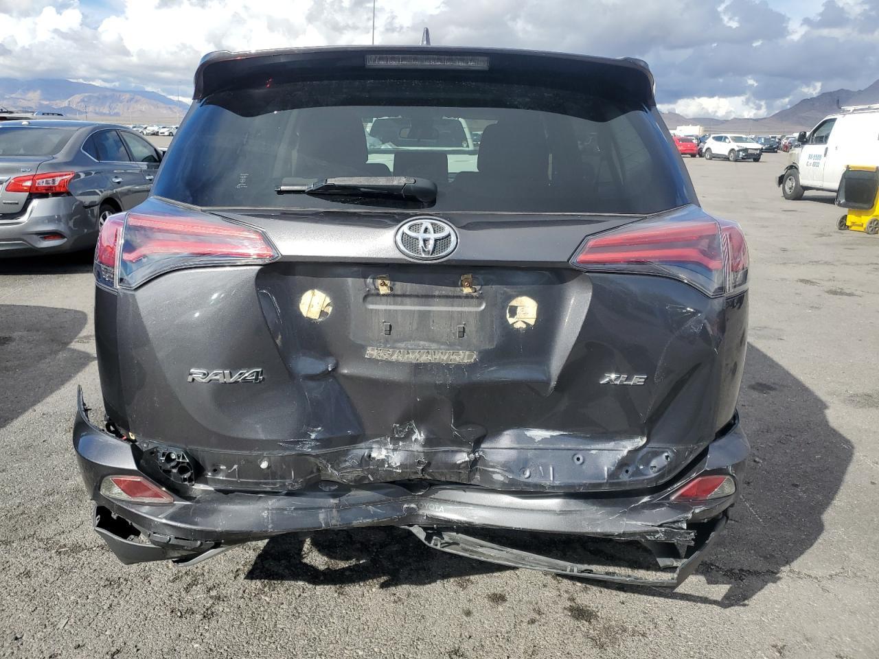 2018 Toyota Rav4 Adventure - Фото 6
