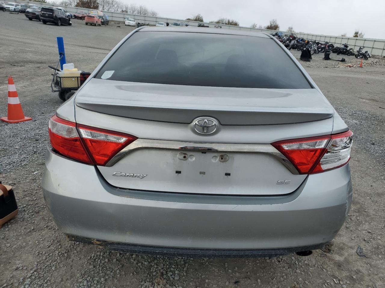 2017 Toyota Camry Le - Фото 6