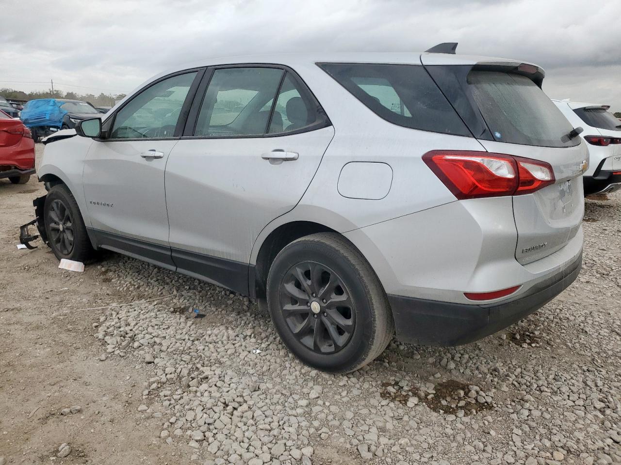 2021 Chevrolet Equinox Ls - Фото 2