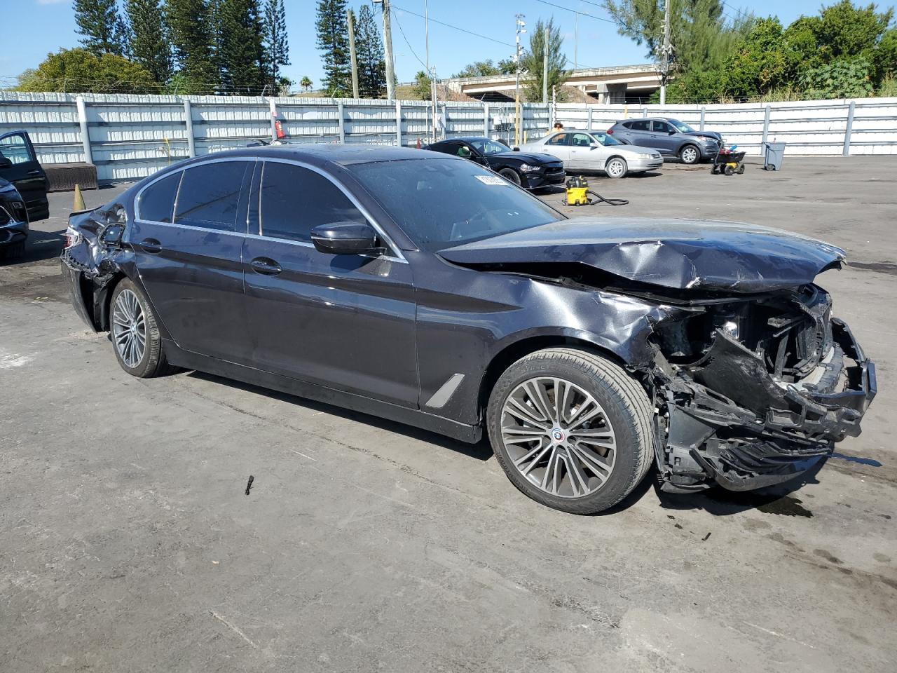 2019 BMW 530 Xi - Image 4