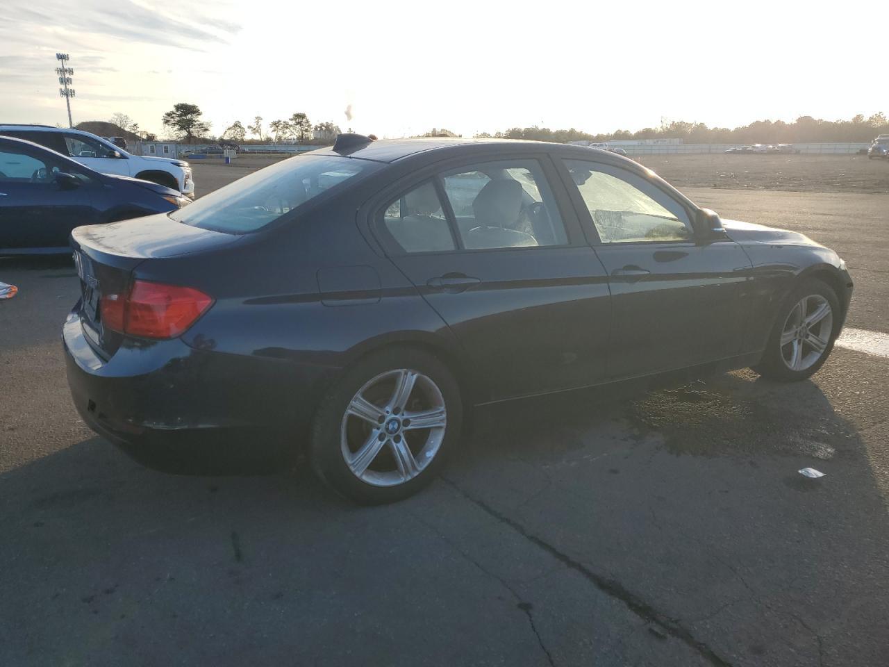 2013 BMW 3 Series - Фото 3