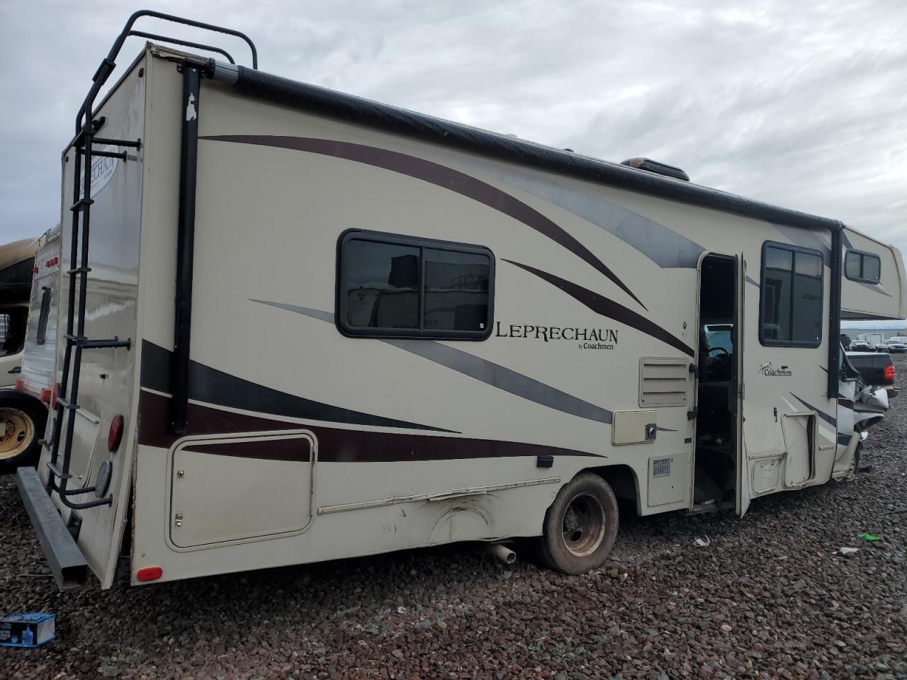 2017 Ford Econoline E450 Super Duty Cutaway Van - Image 4