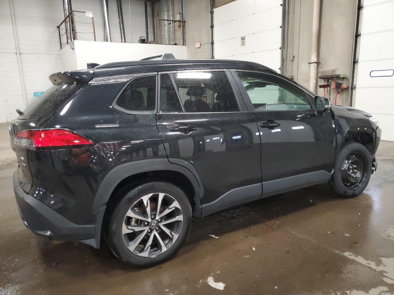 2024 Toyota Corolla Cross Xle - Image 3