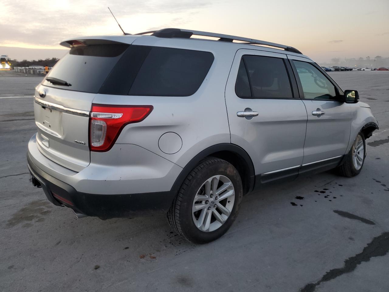 2011 Ford Explorer Xlt - Image 3