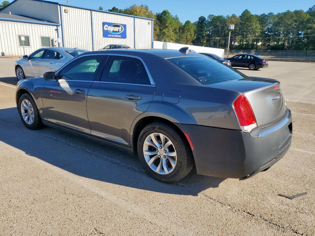 2015 Chrysler 300 Limited - Фото 2