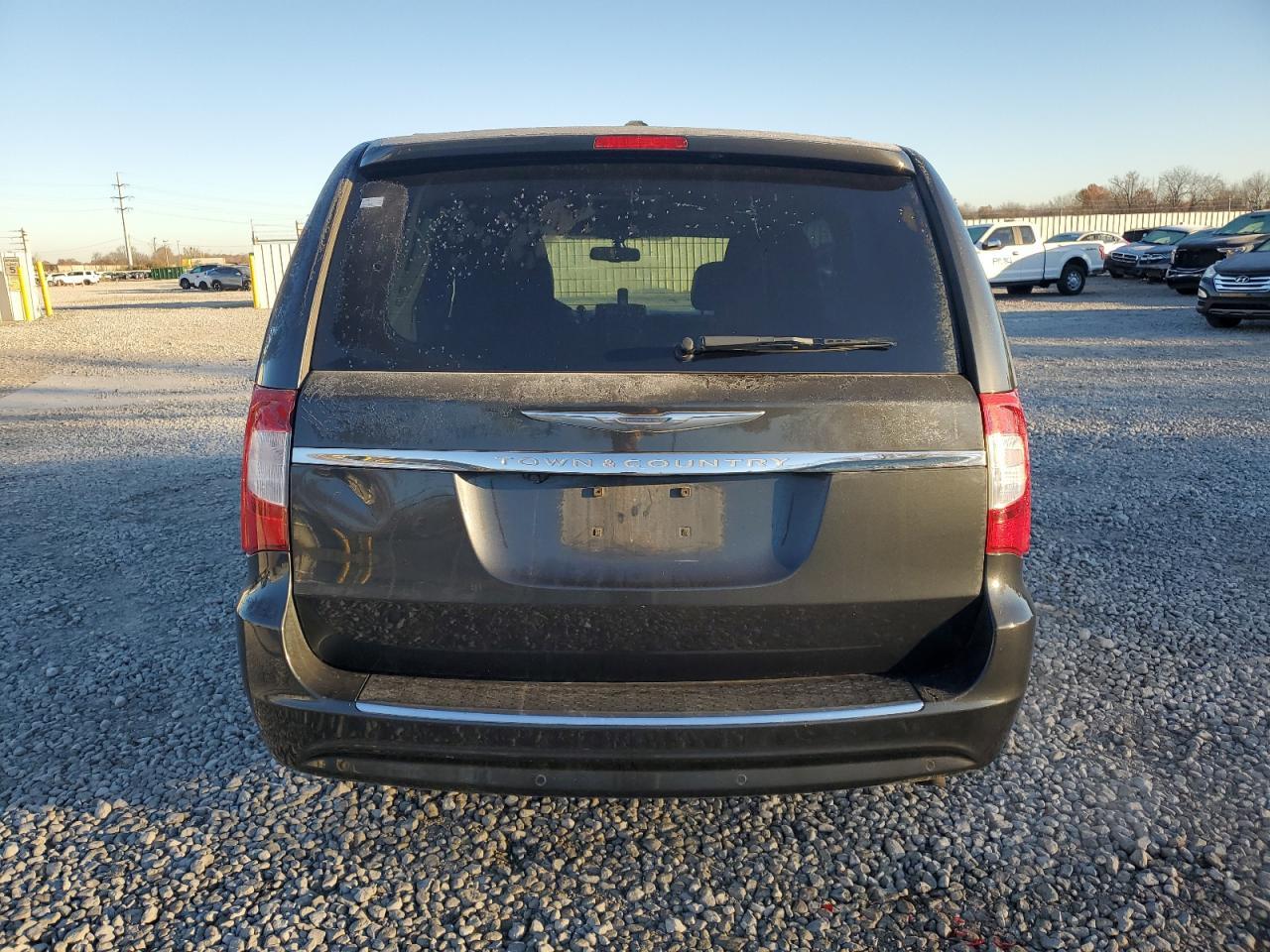 2012 Chrysler Town & Country Touring L - Фото 6