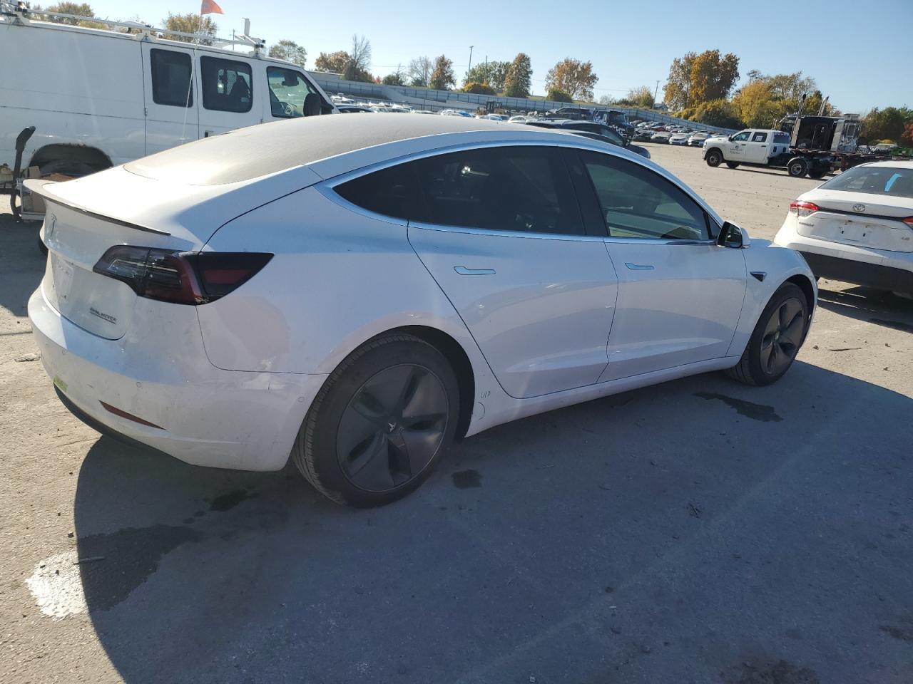 2018 Tesla Model 3 - Image 3