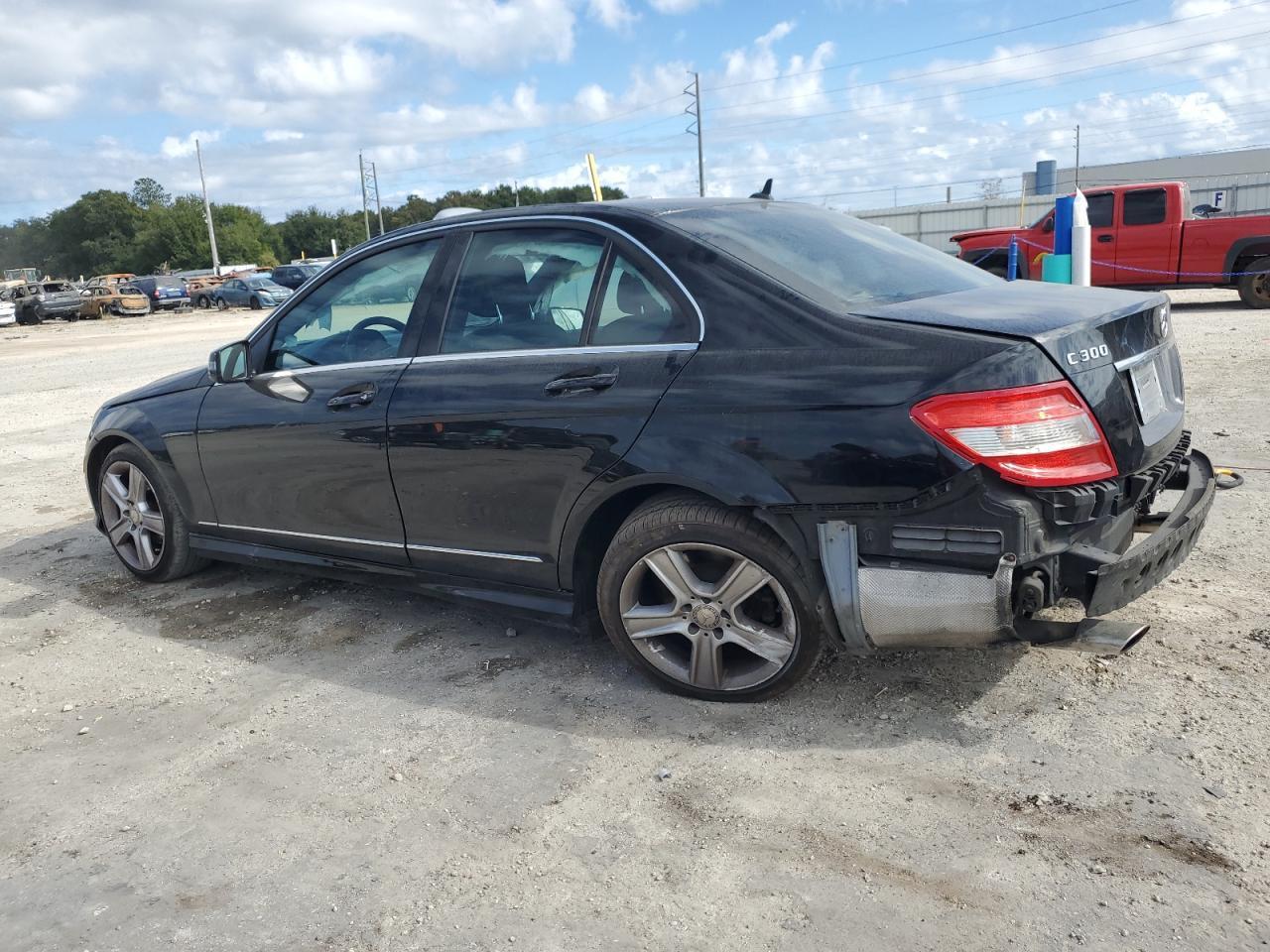 2011 Mercedes-Benz C 300 - Фото 2