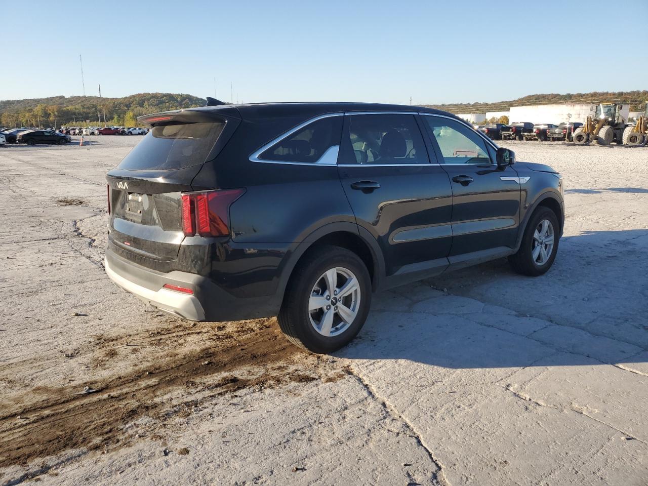 2025 Kia Sorento Lx - Image 3