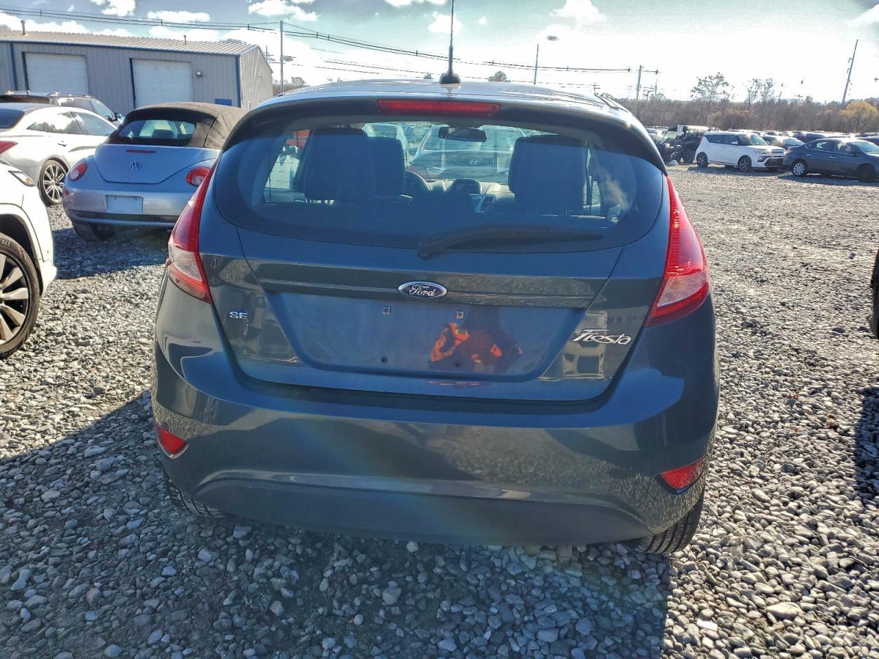 2011 Ford Fiesta Se - Фото 6