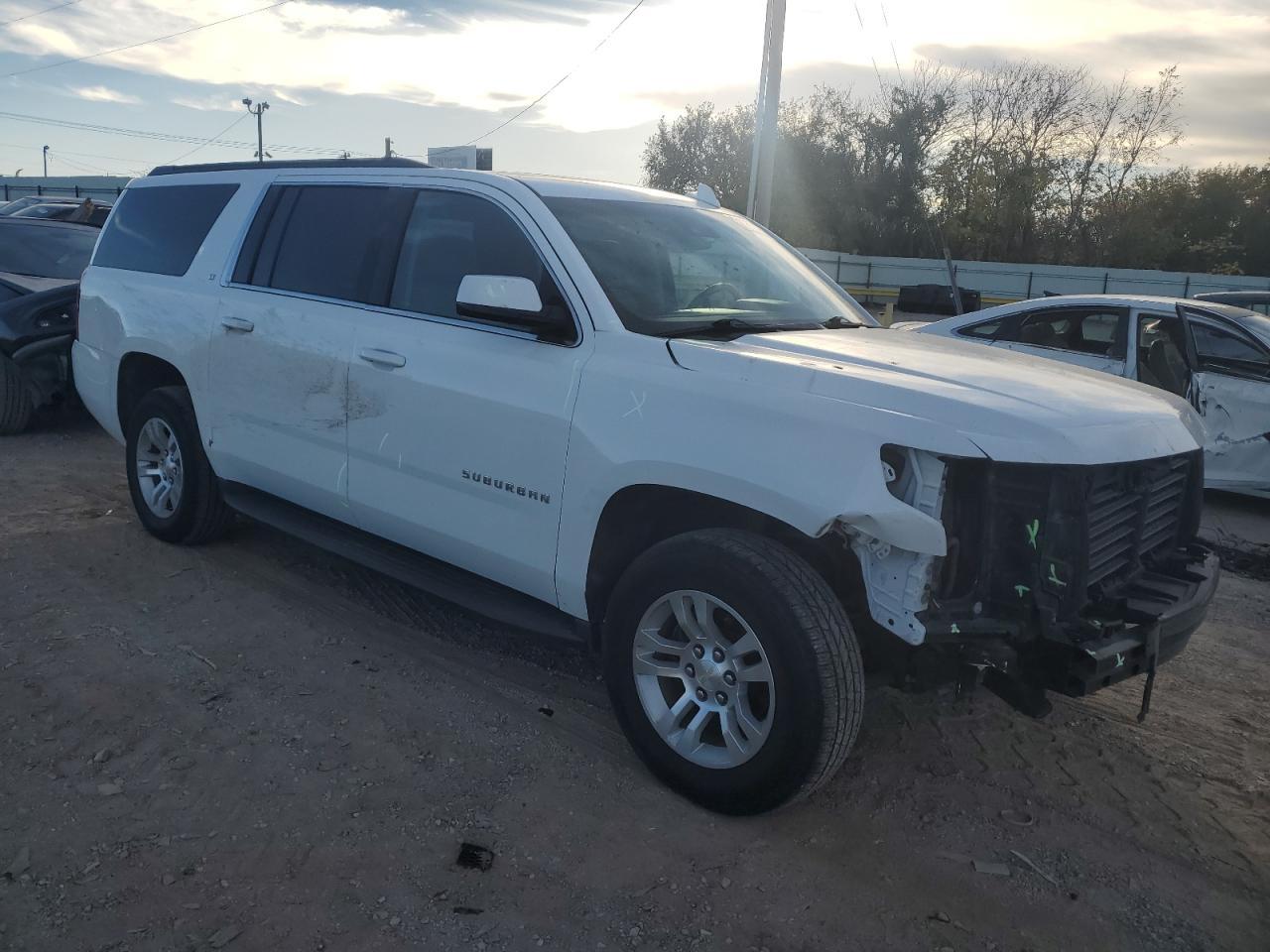 2017 Chevrolet Suburban C1500 Lt - Фото 4