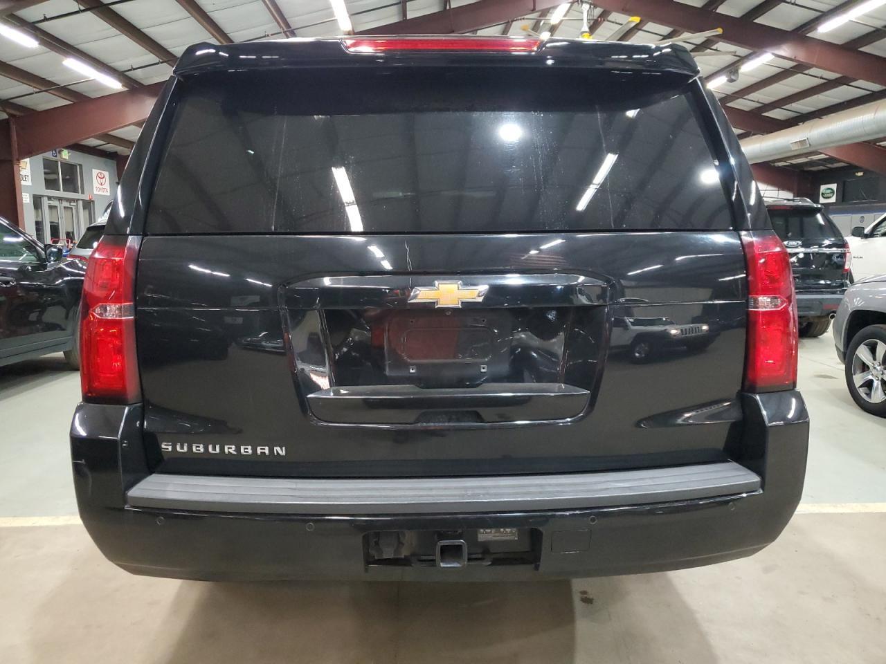 2019 Chevrolet Suburban K1500 Lt - Image 6