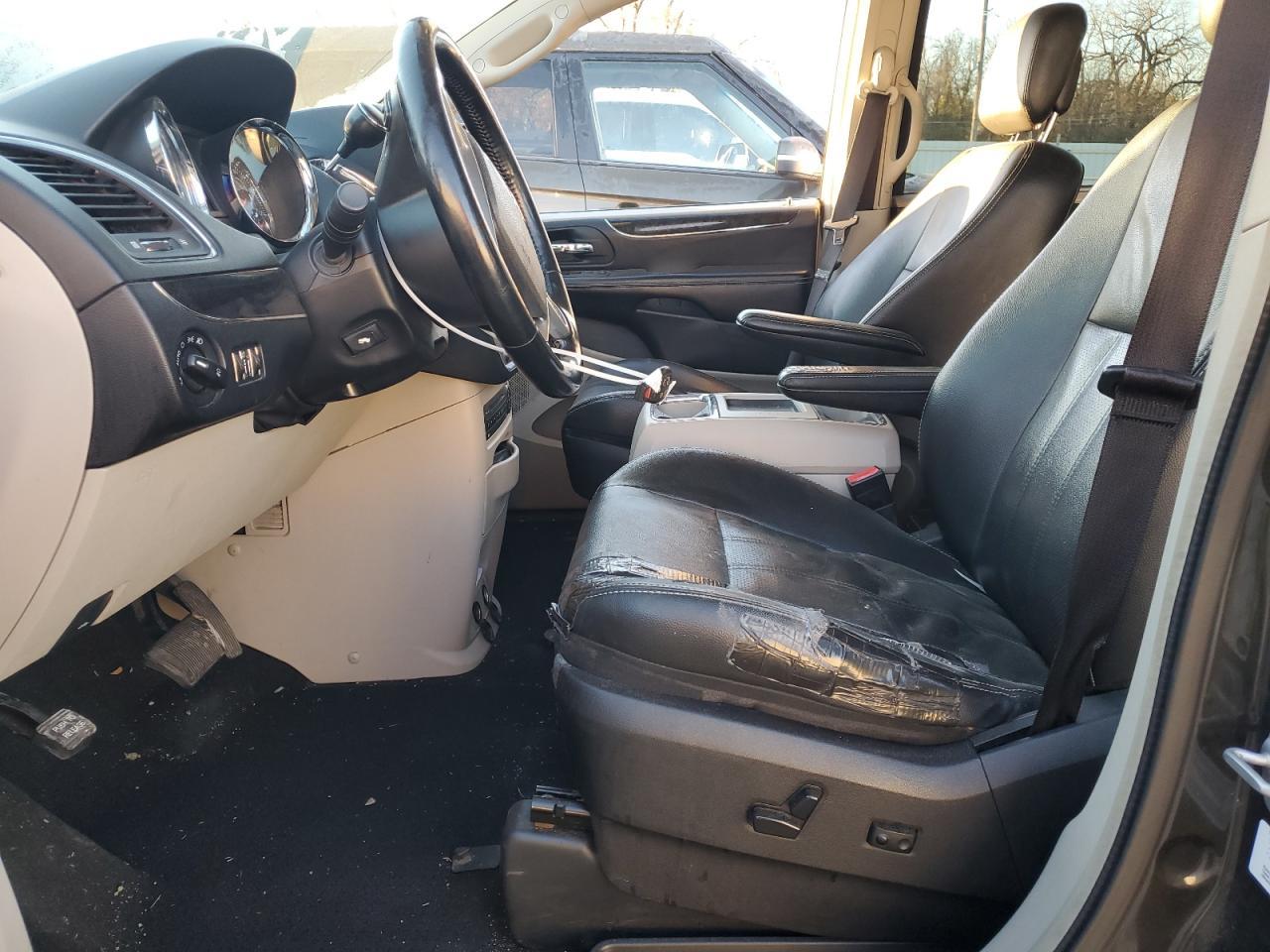 2012 Chrysler Town & Country Touring L - Фото 7