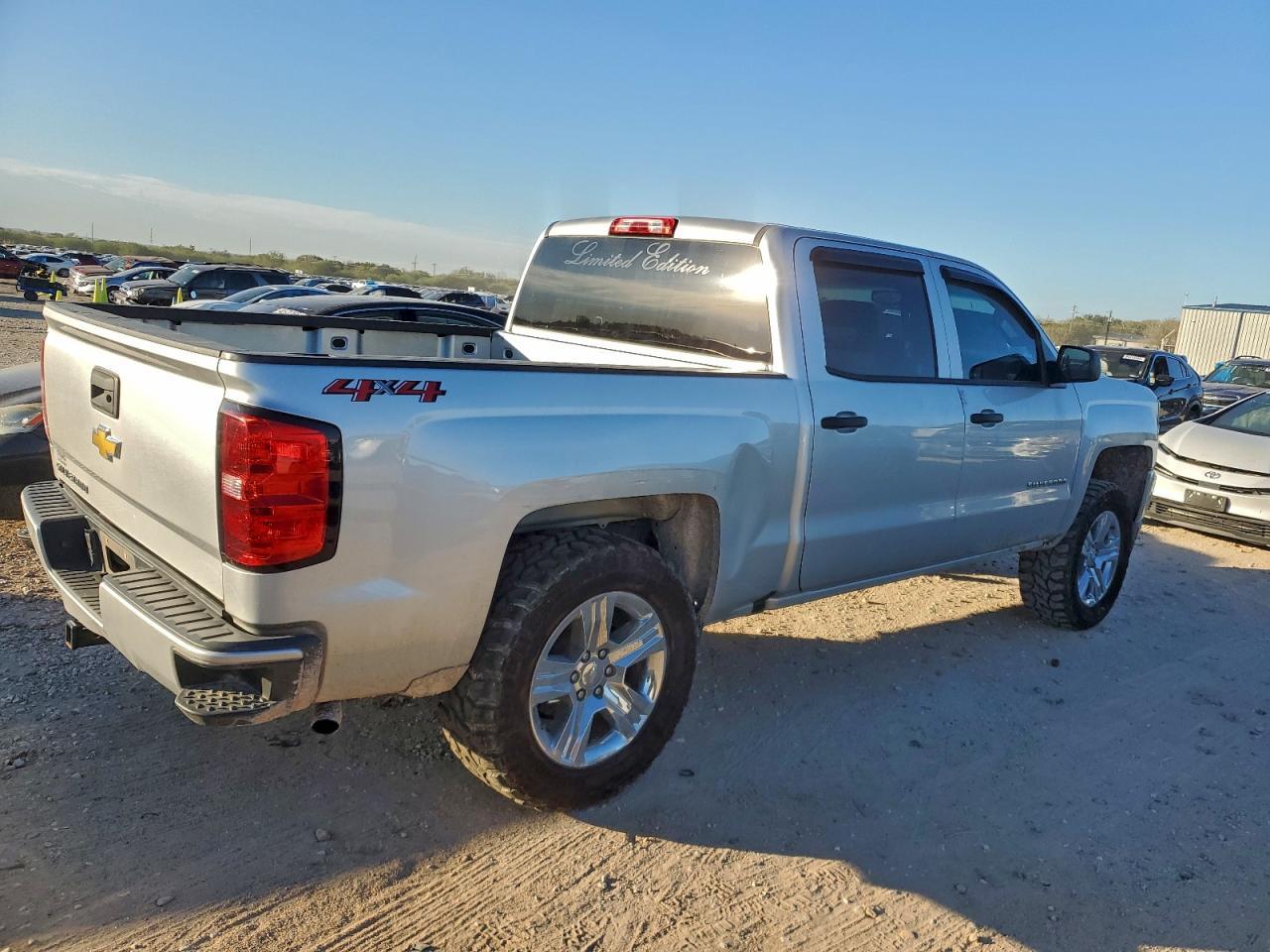 2018 Chevrolet Silverado K1500 Custom - Фото 3