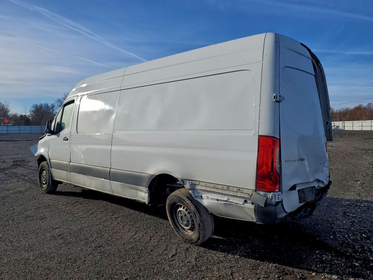 2021 Mercedes Benz Sprinter 2 Delivery Van - Фото 2