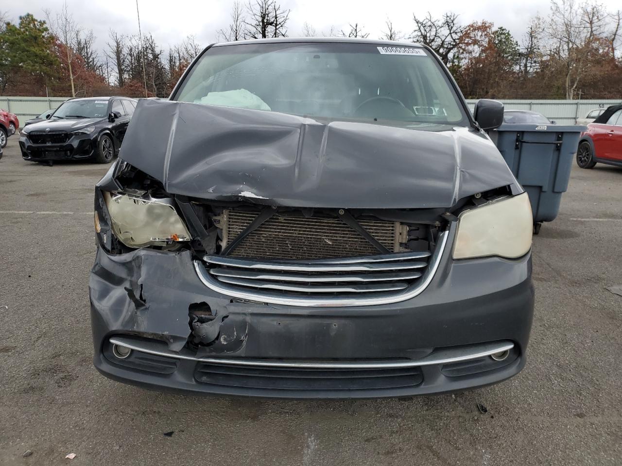 2012 Chrysler Town & Country Touring - Image 5
