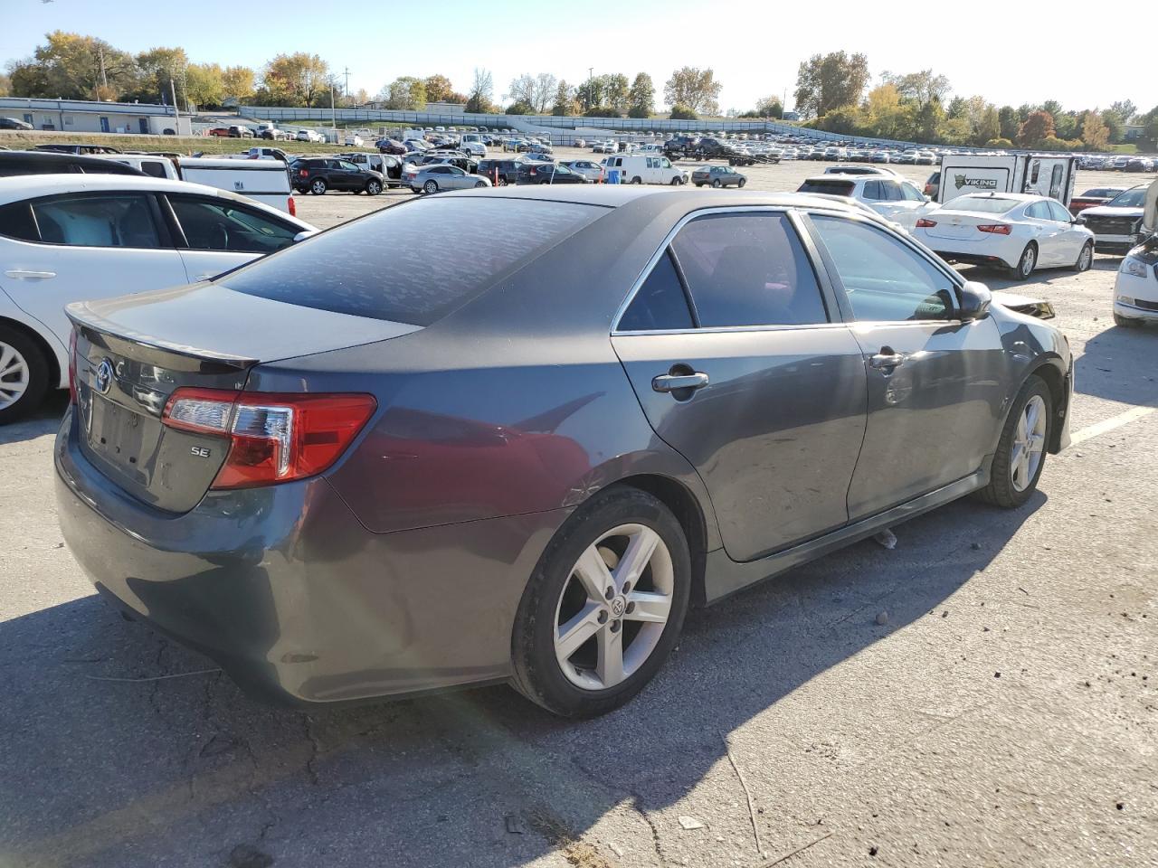 2013 Toyota Camry L - Фото 3