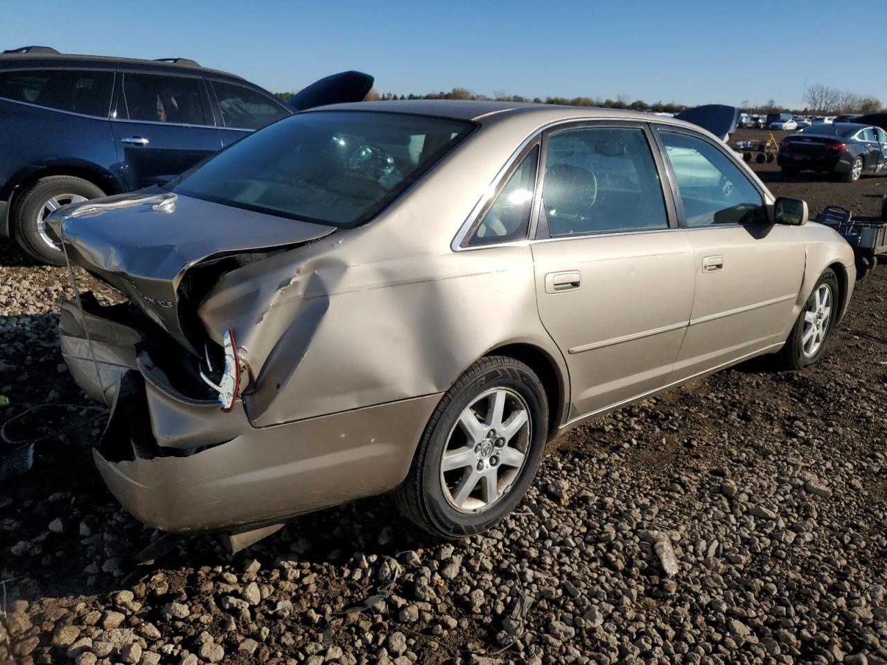 2000 Toyota Avalon - Image 3